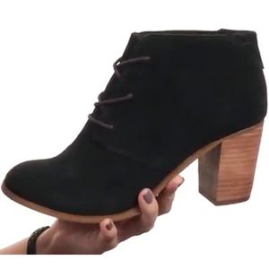 TOMS Black Suede Lace-Up Booties / NWOT / 7💙